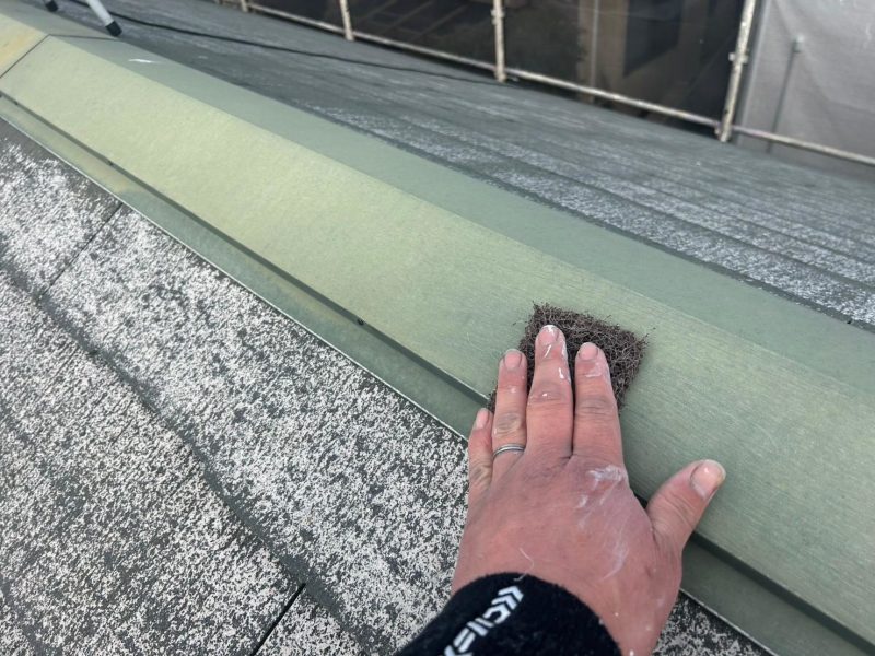 福岡県福岡市東区香住ケ丘のI様邸にて、コーキング劣化・屋根の汚れ・軒天のカビを修復し、美観と防水性を向上させる外壁・屋根塗装工事を行いました！3/27完成です。【HPより】