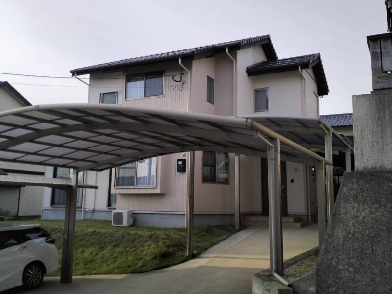福岡県太宰府市梅香苑のM様邸でチョーキング・目地の割れ・日焼けに対応した外壁塗装・下地補修工事を行いました！5/13完成です。【HPより】