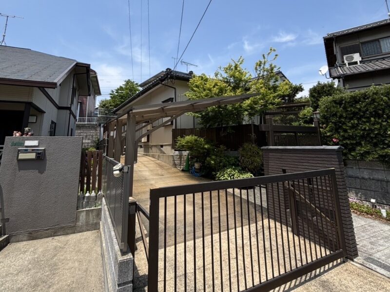 福岡県糟屋郡宇美町四王寺坂のT様邸でチョーキング・塗膜劣化・防水対策に対応した外壁塗装・下地補修工事を行いました！5/14完成です。【HPより】