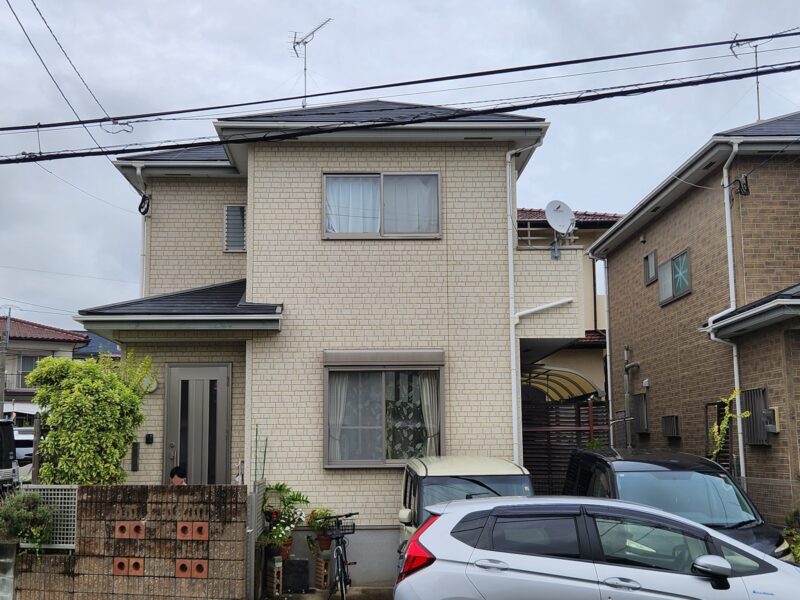 福岡県福岡市東区唐原のＦ様邸で色褪せた外壁と傷んだ屋根をリフレッシュ！高耐候塗料による外壁塗装と、安心・長持ちの屋根カバー工法で施工いたしました。5/1完成です。【HPより】