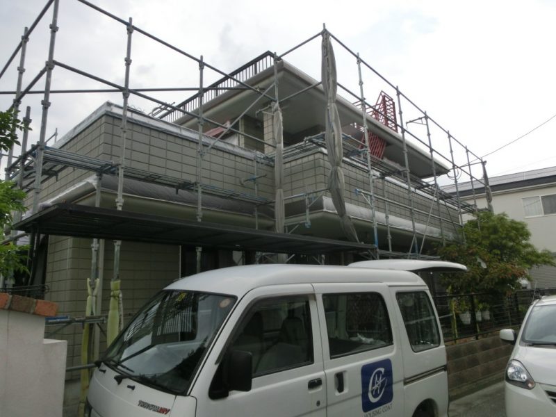 福岡県筑紫野市二日市北のS様邸でシーリングの劣化やチョーキング現象に対応した外壁塗装工事を行いました。10/9完成です。【チラシより】