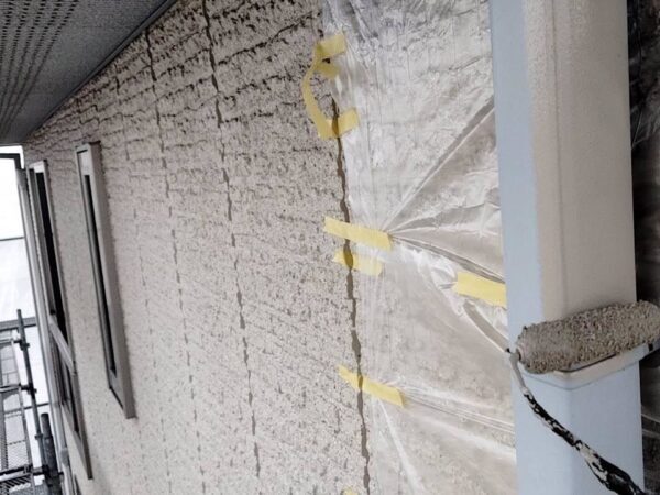 福岡県福津市桜川のO様邸で色褪せとコケが目立つスレート屋根を高圧洗浄＋防水塗装で美しく保護する工事を行いました。4/9完成です。【HPより】