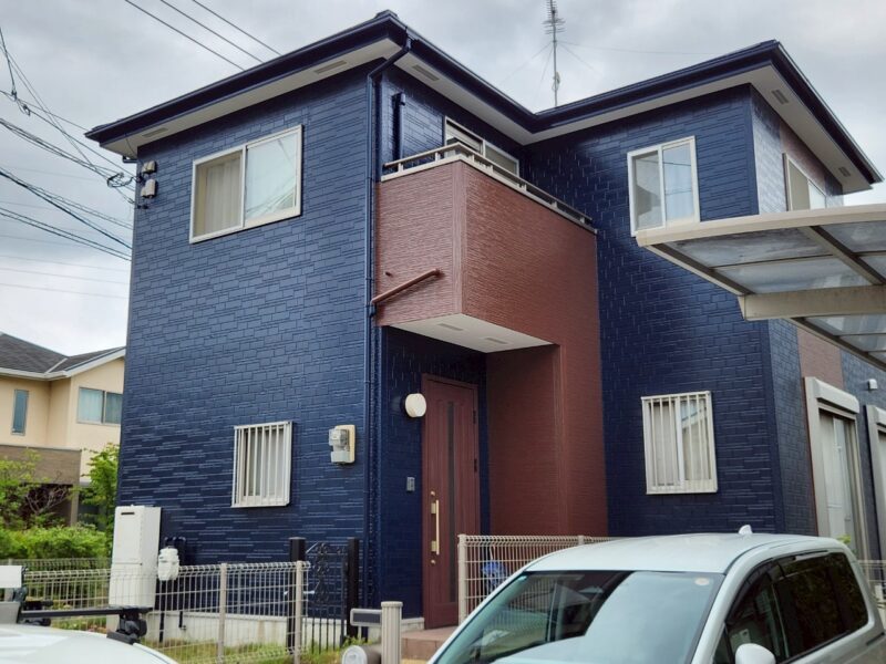 福岡県古賀市美明のK様邸でチョーキングやコーキングの劣化が進んだ外壁と屋根の塗装工事を行いました。6/9完成です。【HPより】