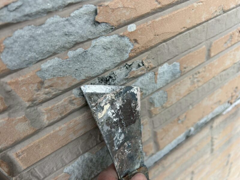 福岡県筑紫野市紫のH様邸で外壁のチョーキングやシーリングの劣化を補修し屋根と外壁を保護する塗装工事を行っています。5/27着工です。【ご来店より】