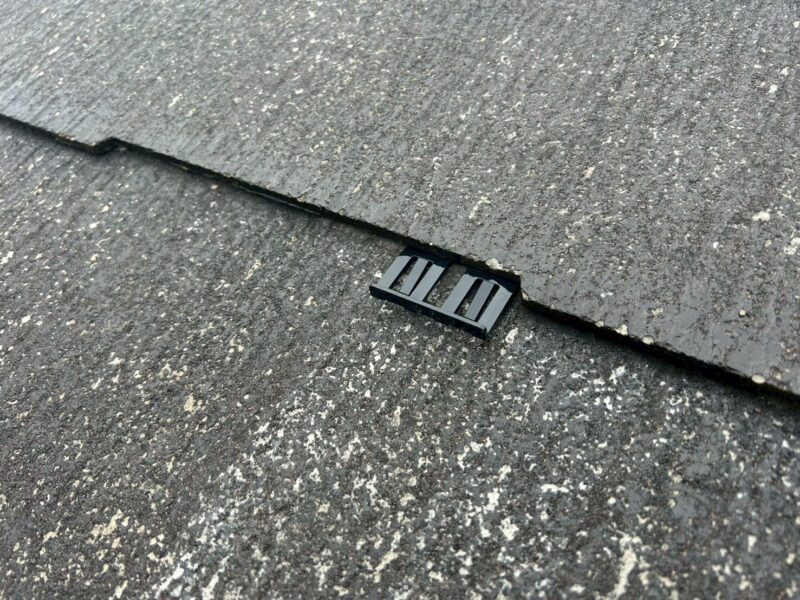 福岡県筑紫野市紫のH様邸で外壁のチョーキングやシーリングの劣化を補修し屋根と外壁を保護する塗装工事を行っています。5/27着工です。【ご来店より】
