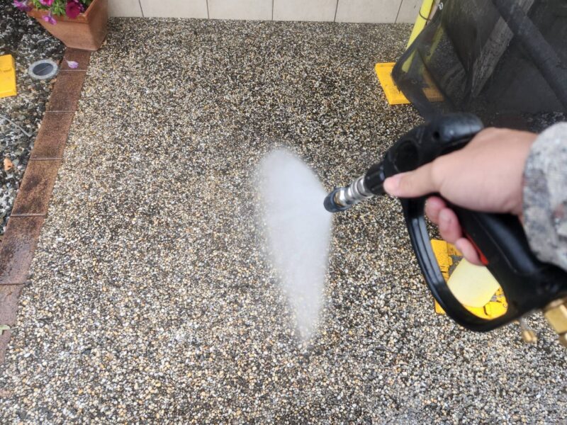 福岡県福岡市早良区梅林のO様邸で外壁の色あせや屋根の防水劣化を改善する外壁屋根塗装工事を行っています。5/8着工です。【HPより】