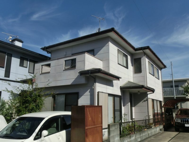 福岡県太宰府市五条のS様邸で外壁のチョーキングや屋根の色あせを整える外壁屋根塗装工事を行いました。2/14完成です。【チラシより】