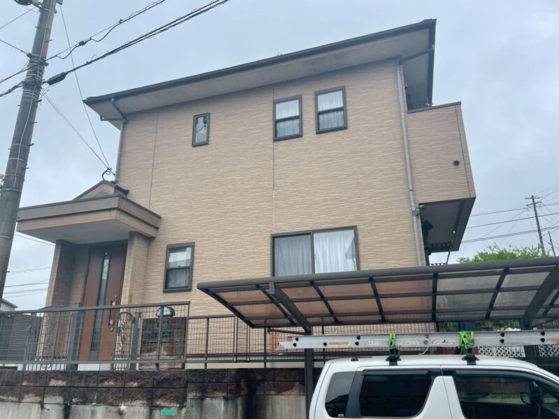 福岡県筑紫野市紫のH様邸で外壁のチョーキングやシーリングの劣化を補修し屋根と外壁を保護する塗装工事を行いました。6/24完成です。【ご来店より】