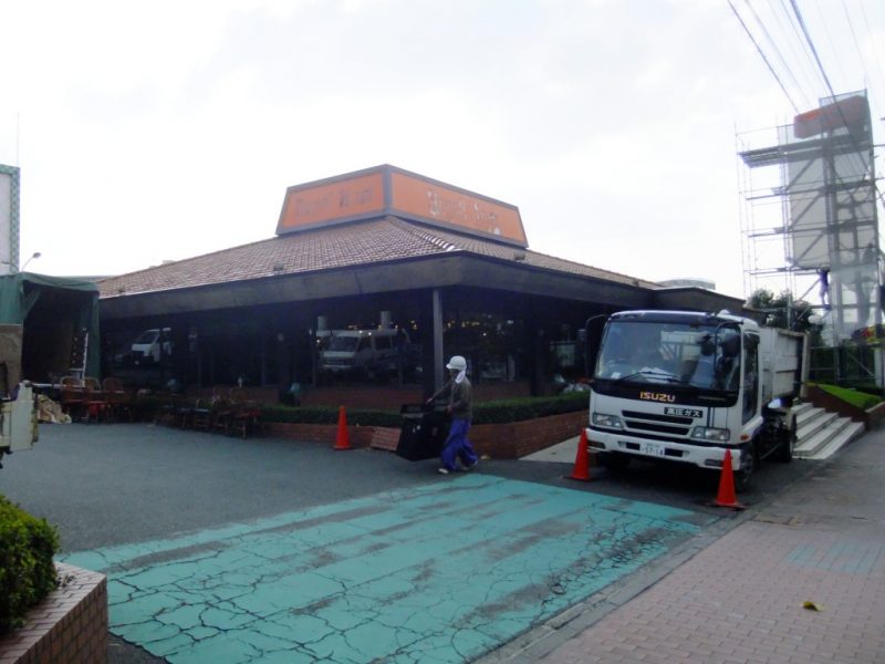 福岡県北九州市八幡西区のカウボーイ家族様店舗で新規オープンに向けた外観と屋根の改装工事を行いました。11/22完成です。【HPより】