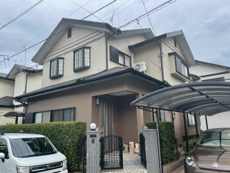 福岡県太宰府市都府楼南のS様邸で外壁のひび割れやチョーキング現象を改善する外壁と屋根の塗装工事を行いました。2025年7月9日完成です。【HPより】