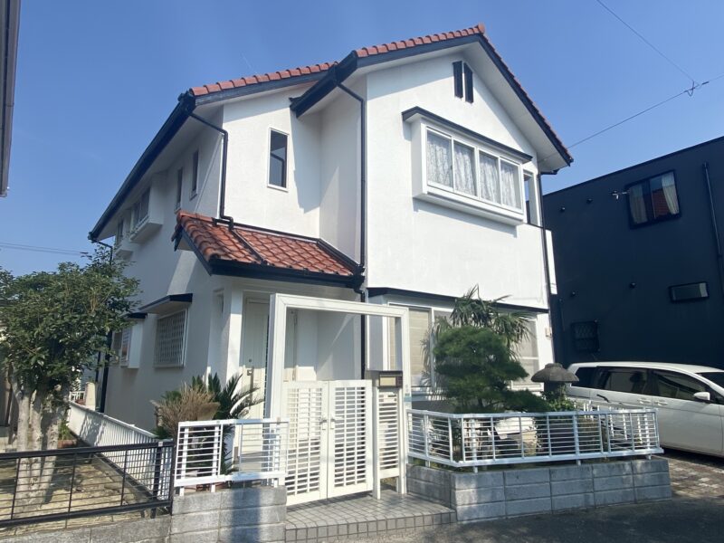 福岡県福岡市早良区干隈のK様邸でチョーキング現象と塗膜劣化を丁寧に直す外壁塗装工事を行いました。7/4完成です。【HPより】
