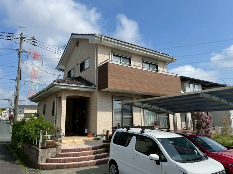 福岡県小郡市美鈴が丘のM様邸で外壁のコーキング劣化と汚れの蓄積を改善する外壁塗装工事を行いました。2025年7月4日完成です。【HPより】