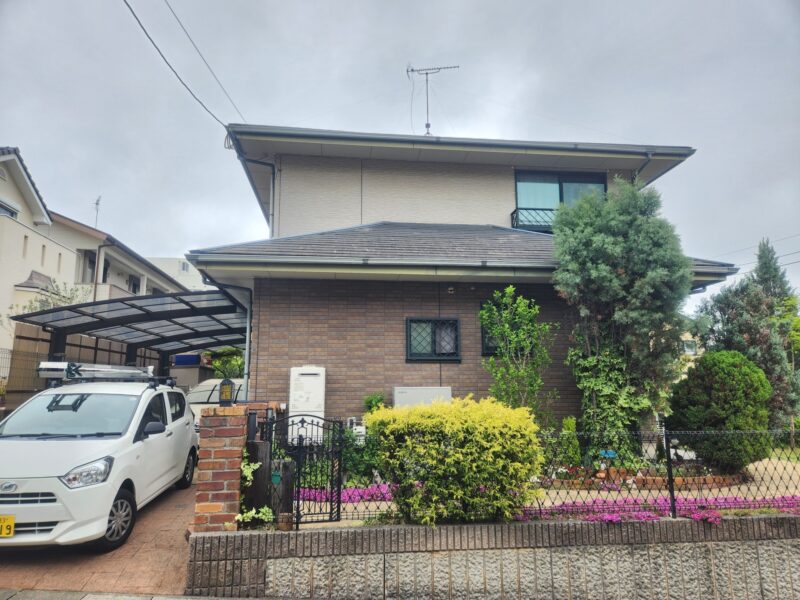 福岡県福岡市東区青葉のM様邸で外壁のひび割れや屋根の色あせに対応する外壁屋根塗装工事を行いました。2025年8月19日完成です。【チラシより】