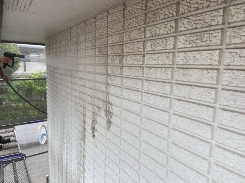 福岡県福岡市東区高美台のT様邸で外壁のひび割れや屋根の色あせに対応する外壁屋根塗装と屋根裏断熱材補充工事を行いました。2025年7月11日完成です。【HPより】