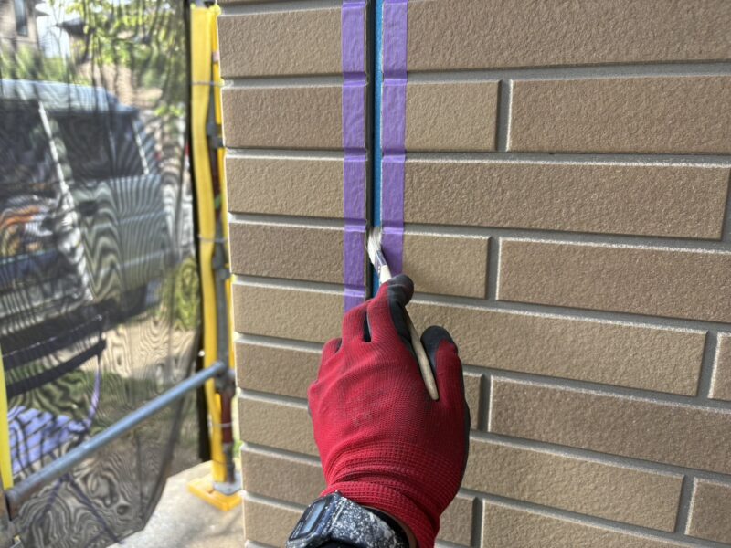 福岡県福岡市早良区飯倉のH様邸でCガードによる屋根カバー工法と遮熱塗装、外壁のデザイン塗装を行っています。2025年7月30日着工です。【チラシより】