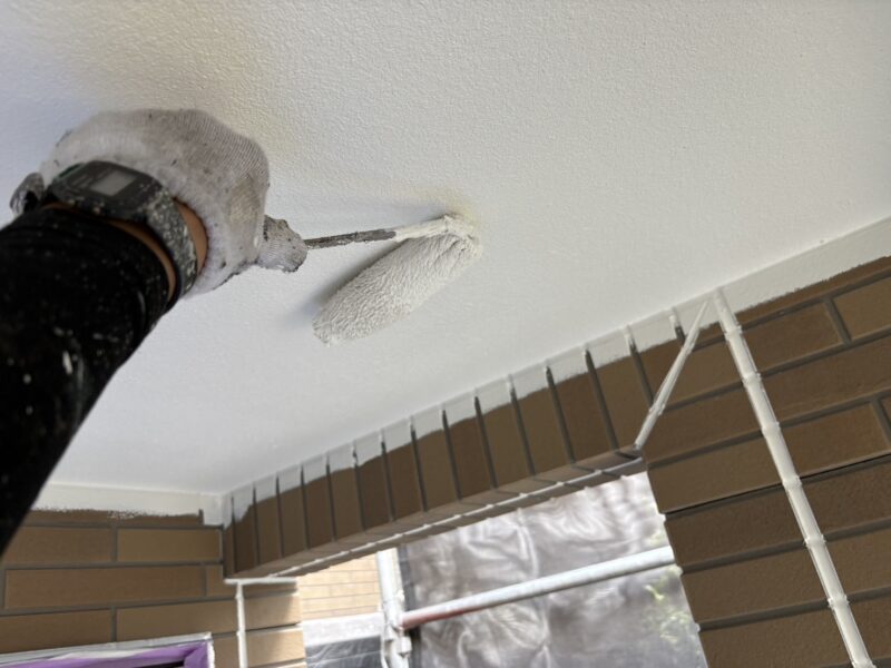 福岡県福岡市早良区飯倉のH様邸でCガードによる屋根カバー工法と遮熱塗装、外壁のデザイン塗装を行っています。2025年7月30日着工です。【チラシより】