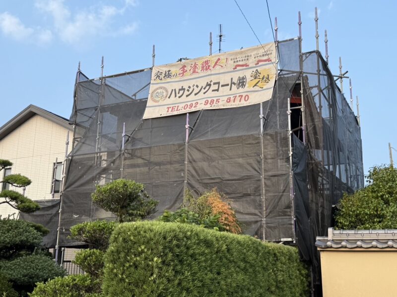 福岡県朝倉市甘木のT様邸で外壁と屋根の塗膜劣化を丁寧に補修する塗装工事を行っています。2025年7月9日着工です。【HPより】