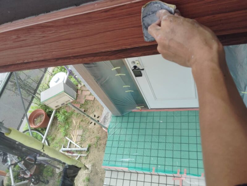 福岡県福岡市東区高美台のT様邸で外壁のひび割れや屋根の色あせに対応する外壁屋根塗装と屋根裏断熱材補充工事を行いました。2025年7月11日完成です。【HPより】