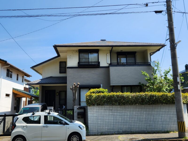 福岡県福岡市東区西戸崎のS様邸で屋根の色あせと外壁の汚れを改善する外壁屋根塗装工事を2025年7月より行いました。2025年7月8日完成です。【HPより】