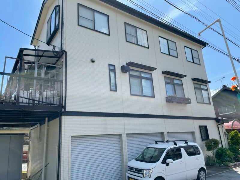 福岡県太宰府市宰府のY様邸で外壁のチョーキングと目地割れを補修しスーパー遮熱サーモSIとピュアピュアシリコンで外壁屋根塗装工事を行っています。2025年8月21日完成です。【HPより】