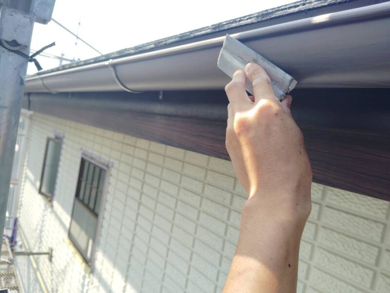 福岡県福岡市東区高美台のT様邸で外壁のひび割れや屋根の色あせに対応する外壁屋根塗装と屋根裏断熱材補充工事を行いました。2025年7月11日完成です。【HPより】