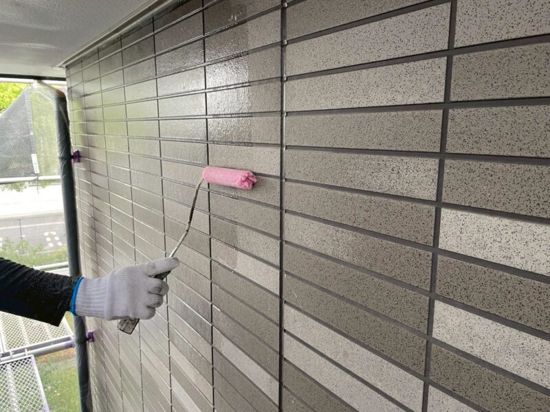 福岡県福岡市東区馬出のNアパートで外壁のひび割れやシーリングの劣化を補修する外壁塗装と屋根塗装工事を行いました。2025年8月31日完成です。【HPより】