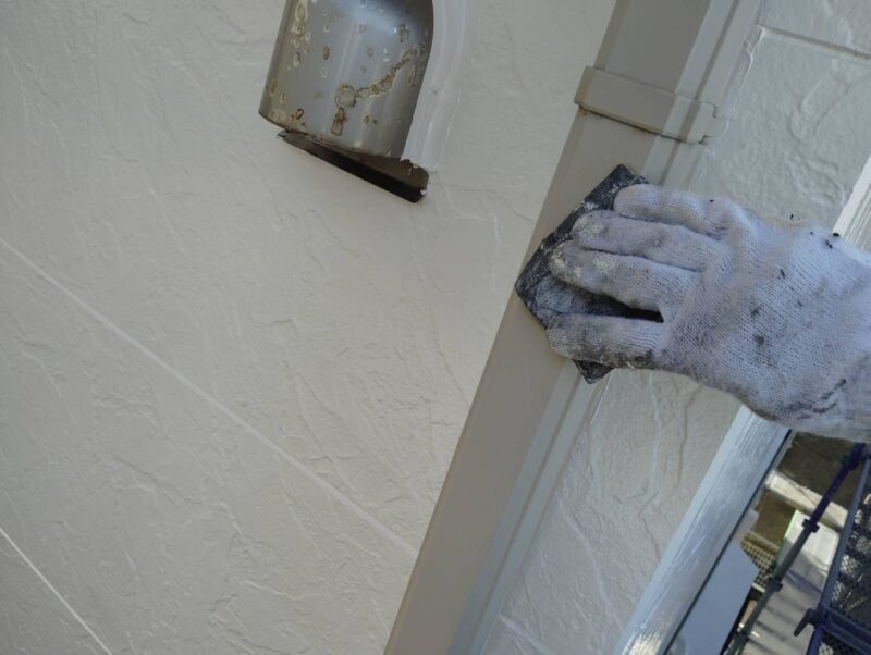 福岡県福岡市東区松崎のI様邸でチョーキングやひび割れ、シーリング劣化が見られる外壁の塗装工事を行いました。2025年8月2日完成です。【HPより】