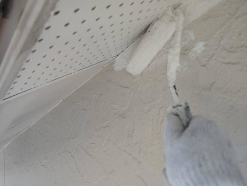 福岡県福岡市東区松崎のI様邸でチョーキングやひび割れ、シーリング劣化が見られる外壁の塗装工事を行いました。2025年8月2日完成です。【HPより】