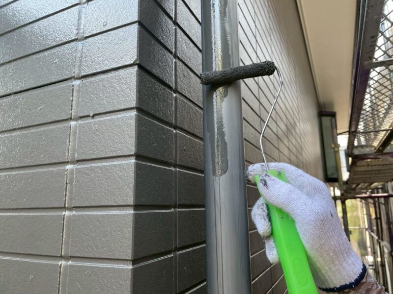 福岡県福岡市東区馬出のNアパートで外壁のひび割れやシーリングの劣化を補修する外壁塗装と屋根塗装工事を行いました。2025年8月31日完成です。【HPより】