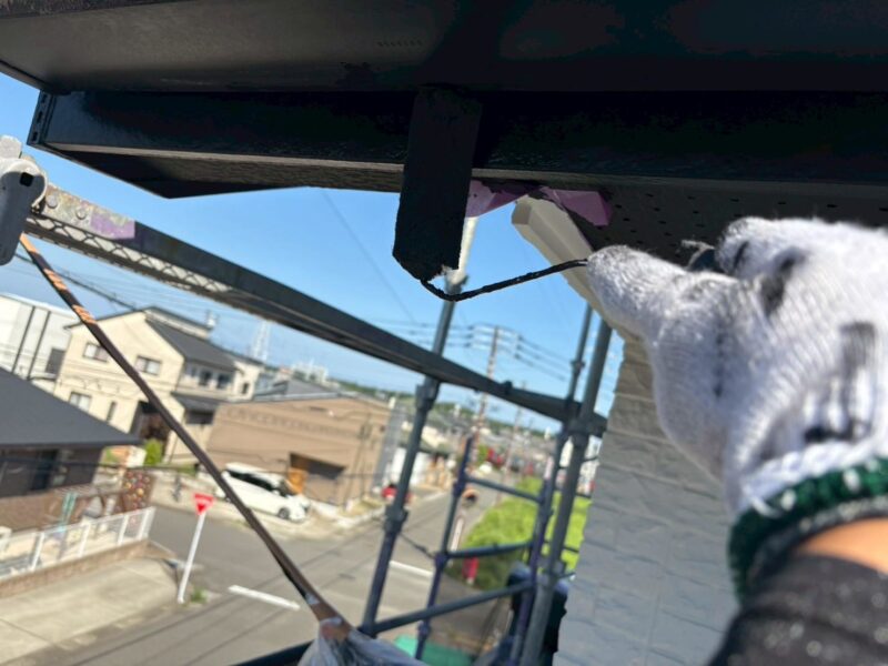 福岡県古賀市美明のY様邸で外壁のひび割れやシーリング劣化、塗膜の色あせが見られる部分を丁寧に補修する外壁塗装工事を行いました。2025年8月1日完成です。【HPより】
