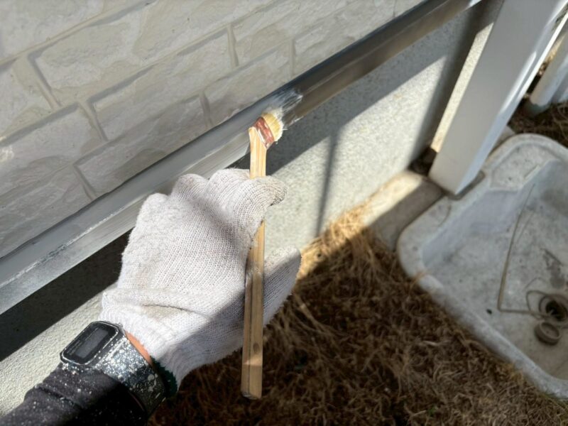 福岡県古賀市美明のY様邸で外壁のひび割れやシーリング劣化、塗膜の色あせが見られる部分を丁寧に補修する外壁塗装工事を行いました。2025年8月1日完成です。【HPより】