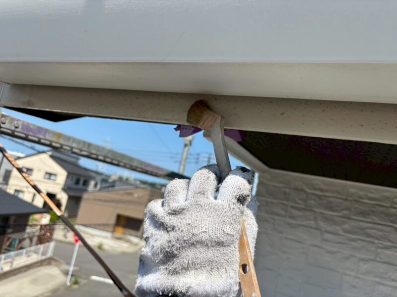 福岡県古賀市美明のY様邸で外壁のひび割れやシーリング劣化、塗膜の色あせが見られる部分を丁寧に補修する外壁塗装工事を行いました。2025年8月1日完成です。【HPより】