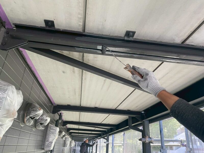 福岡県福岡市東区馬出のNアパートで外壁のひび割れやシーリングの劣化を補修する外壁塗装と屋根塗装工事を行いました。2025年8月31日完成です。【HPより】