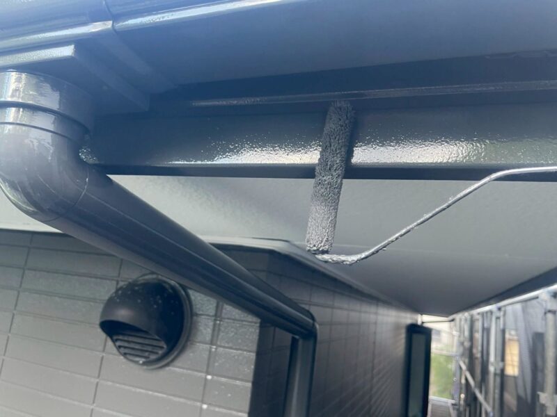 福岡県福岡市東区馬出のNアパートで外壁のひび割れやシーリングの劣化を補修する外壁塗装と屋根塗装工事を行いました。2025年8月31日完成です。【HPより】