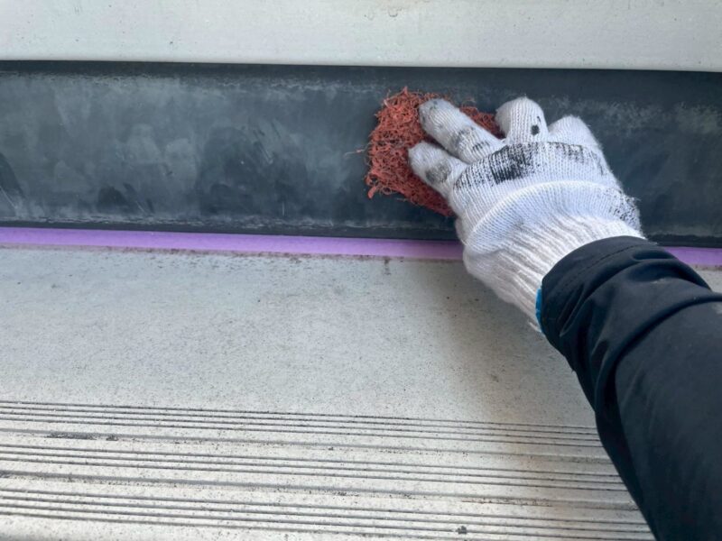 福岡県福岡市東区馬出のNアパートで外壁のひび割れやシーリングの劣化を補修する外壁塗装と屋根塗装工事を行いました。2025年8月31日完成です。【HPより】