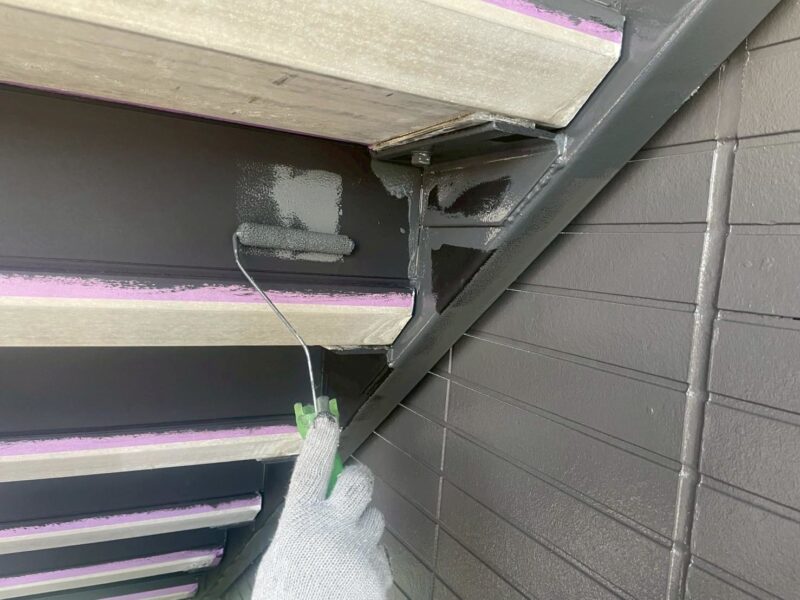 福岡県福岡市東区馬出のNアパートで外壁のひび割れやシーリングの劣化を補修する外壁塗装と屋根塗装工事を行いました。2025年8月31日完成です。【HPより】