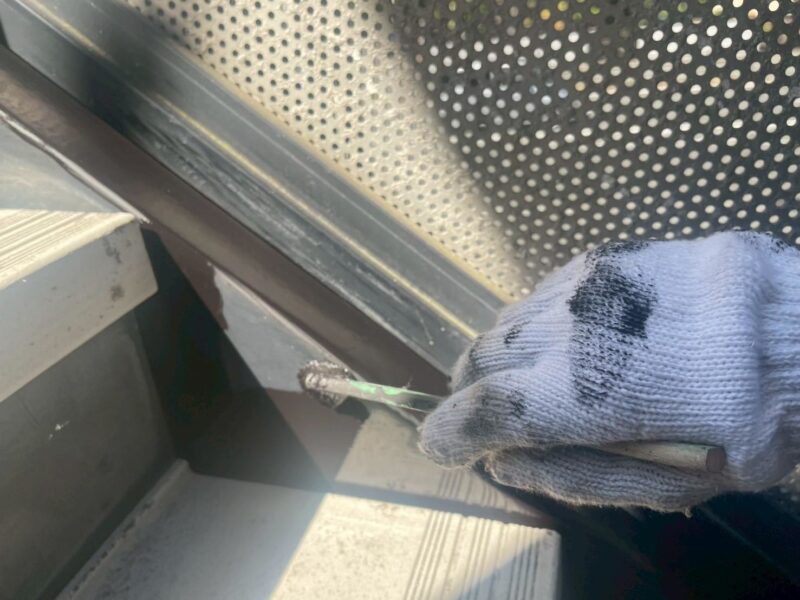 福岡県福岡市東区馬出のNアパートで外壁のひび割れやシーリングの劣化を補修する外壁塗装と屋根塗装工事を行いました。2025年8月31日完成です。【HPより】