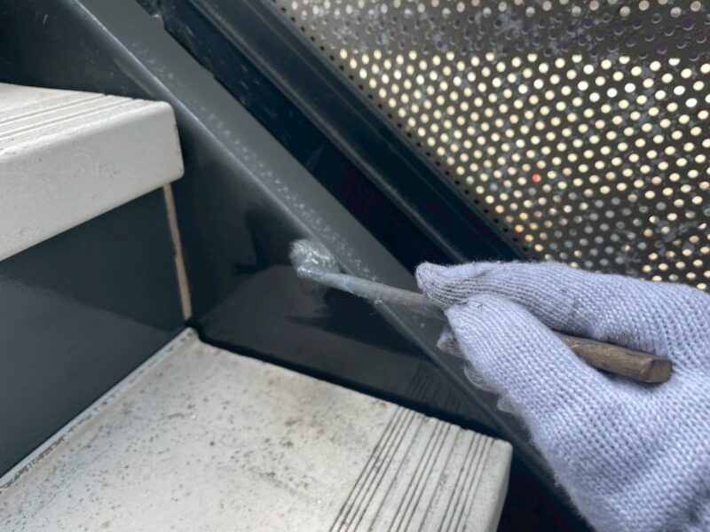 福岡県福岡市東区馬出のNアパートで外壁のひび割れやシーリングの劣化を補修する外壁塗装と屋根塗装工事を行いました。2025年8月31日完成です。【HPより】