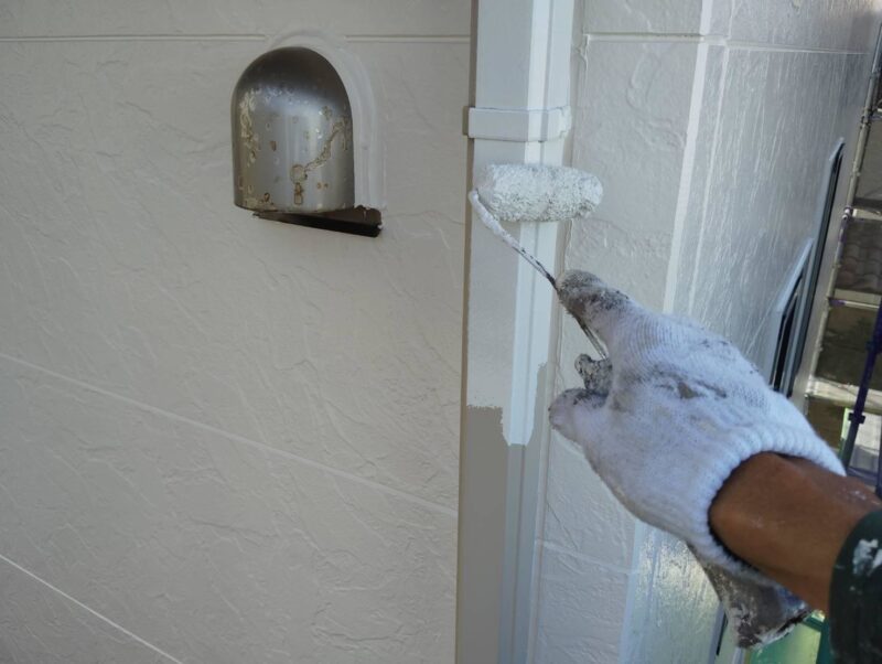 福岡県福岡市東区松崎のI様邸でチョーキングやひび割れ、シーリング劣化が見られる外壁の塗装工事を行いました。2025年8月2日完成です。【HPより】