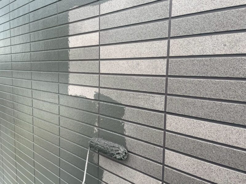 福岡県福岡市東区馬出のNアパートで外壁のひび割れやシーリングの劣化を補修する外壁塗装と屋根塗装工事を行いました。2025年8月31日完成です。【HPより】