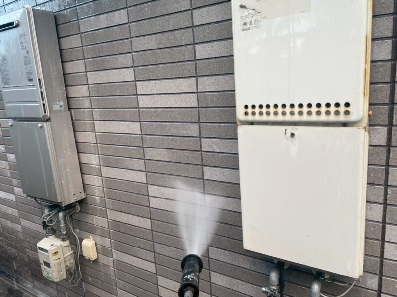 福岡県福岡市東区馬出のNアパートで外壁のひび割れやシーリングの劣化を補修する外壁塗装と屋根塗装工事を行いました。2025年8月31日完成です。【HPより】