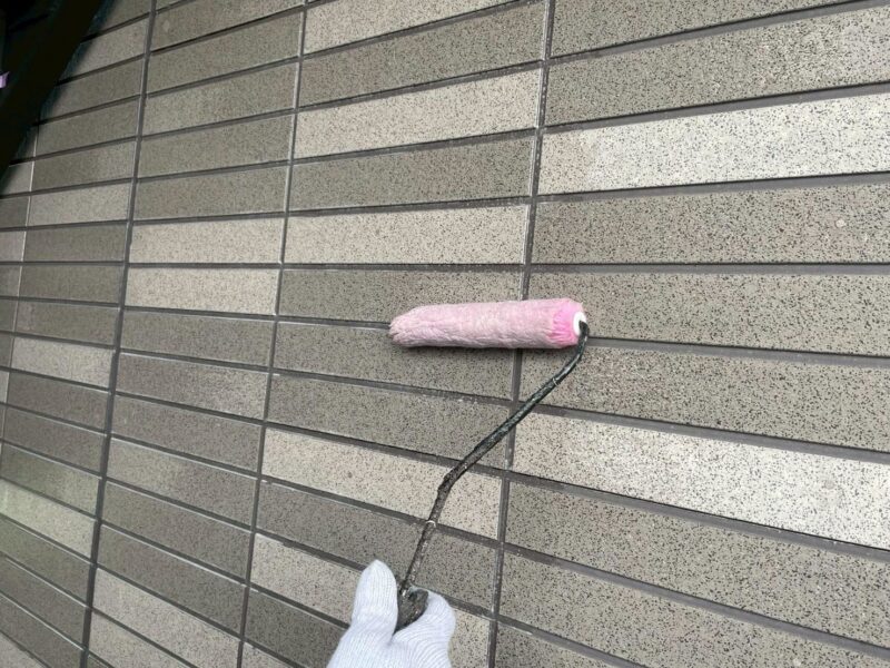 福岡県福岡市東区馬出のNアパートで外壁のひび割れやシーリングの劣化を補修する外壁塗装と屋根塗装工事を行いました。2025年8月31日完成です。【HPより】