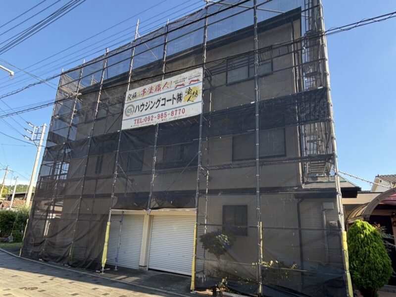 福岡県太宰府市宰府のY様邸で外壁のチョーキングと目地割れを補修しスーパー遮熱サーモSIとピュアピュアシリコンで外壁屋根塗装工事を行っています。2025年7月30日着工です。【HPより】