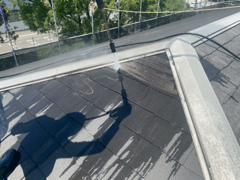 福岡県福岡市東区馬出のNアパートで外壁のひび割れやシーリングの劣化を補修する外壁塗装と屋根塗装工事を行いました。2025年8月31日完成です。【HPより】