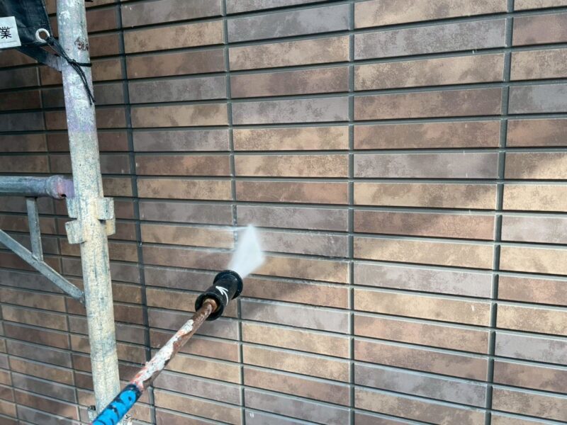 福岡県福岡市東区青葉のM様邸で外壁のひび割れや屋根の色あせに対応する外壁屋根塗装工事を行いました。2025年8月19日完成です。【チラシより】