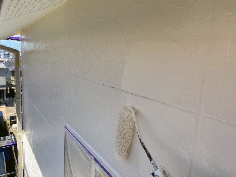 福岡県福岡市東区松崎のI様邸でチョーキングやひび割れ、シーリング劣化が見られる外壁の塗装工事を行いました。2025年8月2日完成です。【HPより】