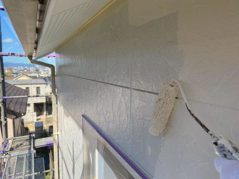 福岡県福岡市東区松崎のI様邸でチョーキングやひび割れ、シーリング劣化が見られる外壁の塗装工事を行いました。2025年8月2日完成です。【HPより】