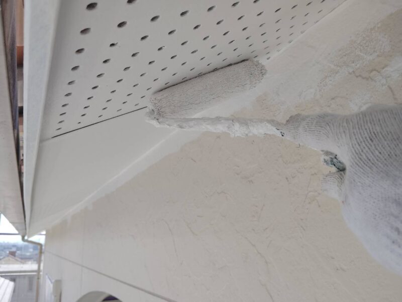 福岡県福岡市東区松崎のI様邸でチョーキングやひび割れ、シーリング劣化が見られる外壁の塗装工事を行いました。2025年8月2日完成です。【HPより】