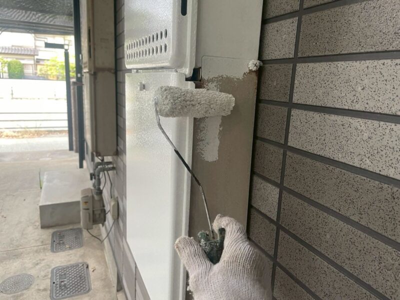 福岡県福岡市東区馬出のNアパートで外壁のひび割れやシーリングの劣化を補修する外壁塗装と屋根塗装工事を行いました。2025年8月31日完成です。【HPより】