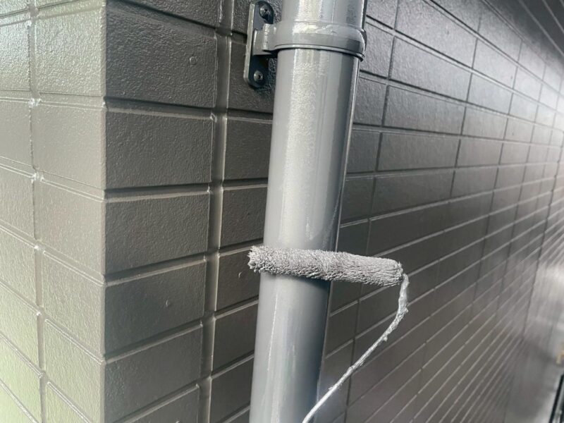 福岡県福岡市東区馬出のNアパートで外壁のひび割れやシーリングの劣化を補修する外壁塗装と屋根塗装工事を行いました。2025年8月31日完成です。【HPより】